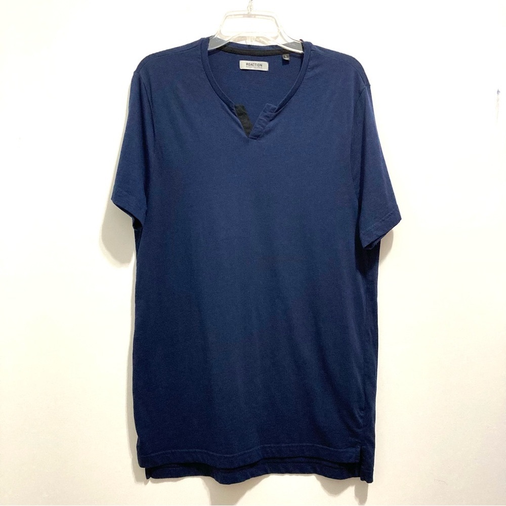 Reaction Kenneth Cole Men’s Navy Blue V-Neck Tee